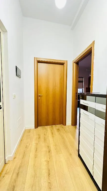 Prime Location Cozy Apartment Near Pazari I Ri Tirana